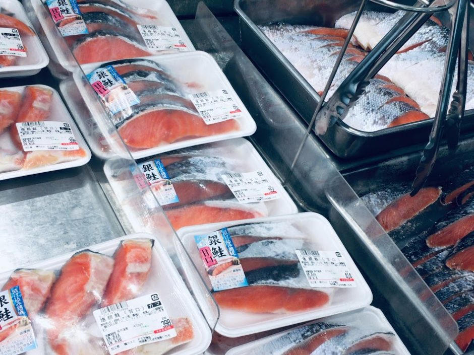 和食の定番の「鮭」名前が違うだけ??「白鮭・紅鮭・銀鮭」栄養やカロりーの違いを徹底比較してみた! | 食べること